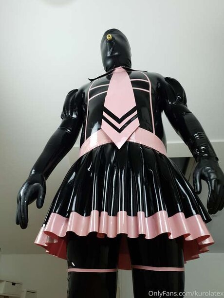 Kurolatex modèle nu photo