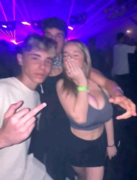 Pelegsaar modèle adulte photo