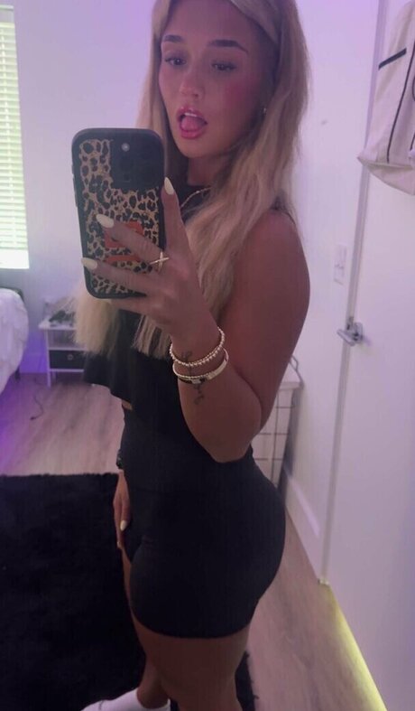 Lexii violett arte modelo imagen