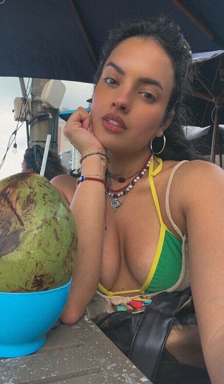 Nina Drama actrice sexy galerie