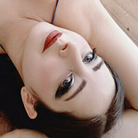 Mikomi Hokina actrice érotique photos