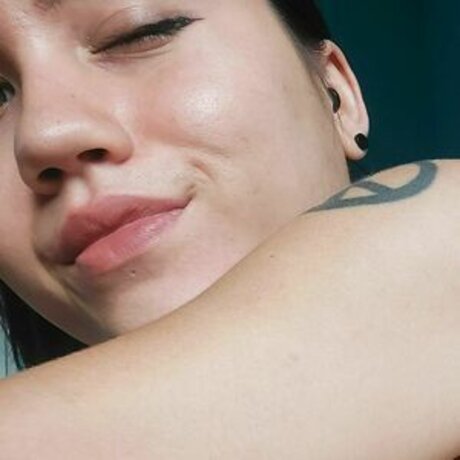 Nadanessah estrella desnuda galerías