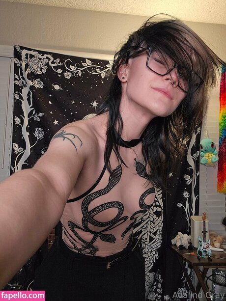 Adalind Gray étoile adulte photos