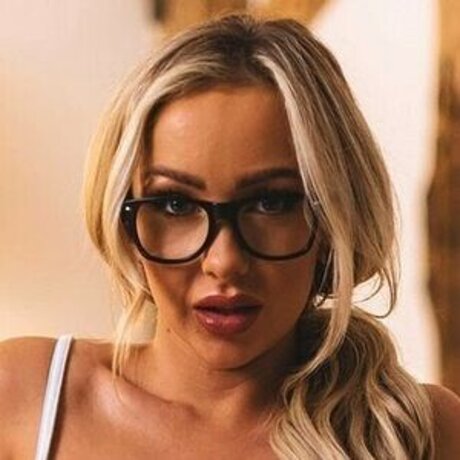 Bethany Morgan star nudes pics
