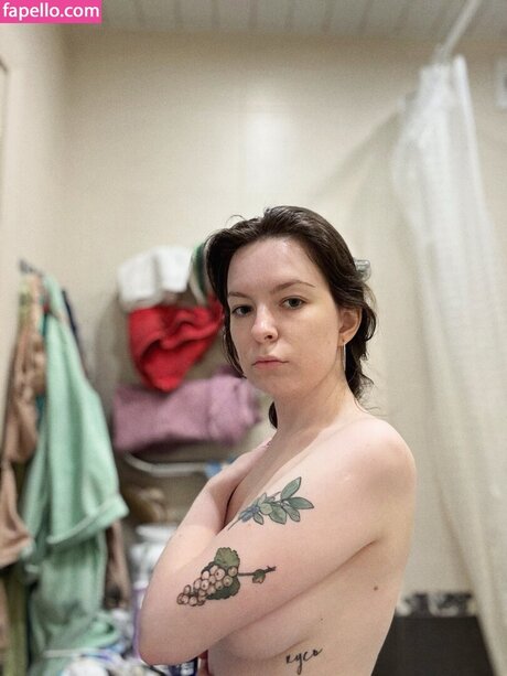 beezzz actriz desnuda foto