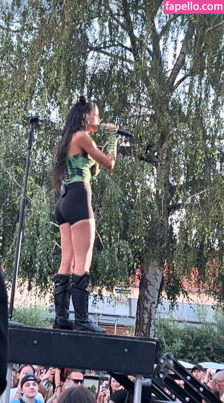 Nina Chuba estrella erótica galería