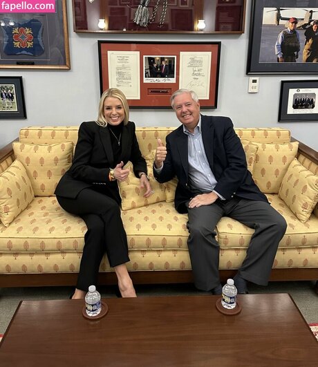 Pam Bondi estrella porno en alta definición foto