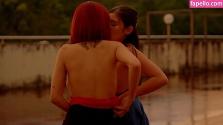 Micaella Raz estrella porno desnuda foto