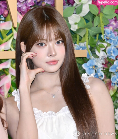 Hong Eunchae_ Miniature