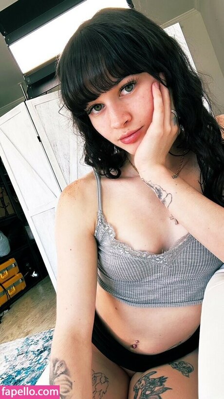 Remirawxxx modelo desnudos galerías