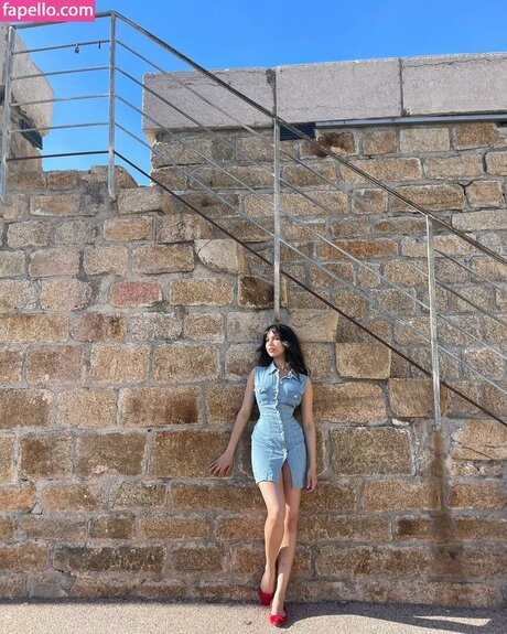 Anika Vishwanath modèle magnifique image