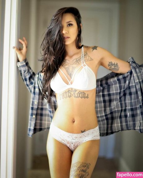 Ruby Renegade nude model pics