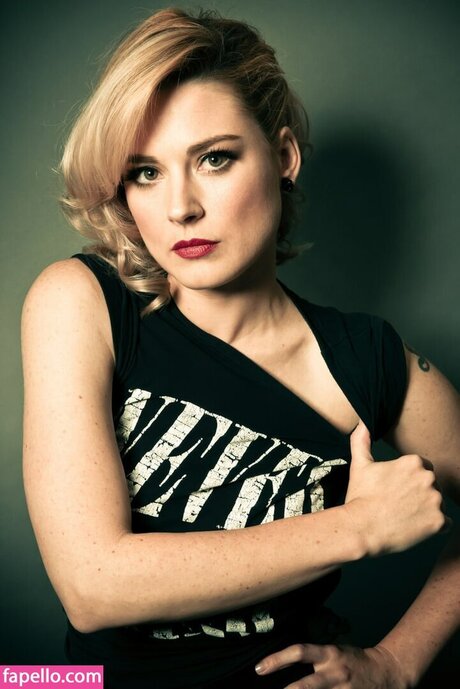Alexandra Breckenridge beautiful model pic