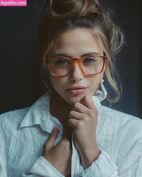 Charlotte Mckee modelo erótico foto