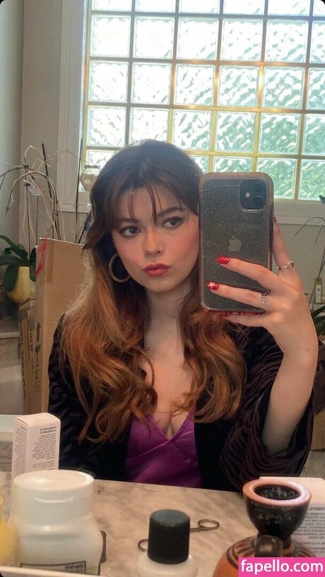 Nikki Hahn star exclusive photo