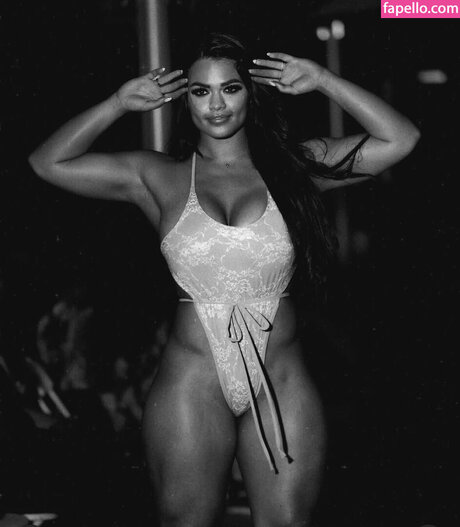 Nikki Blackheart jolie étoile galeries