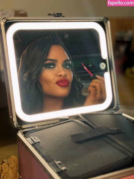 Nikki Blackheart hermosa estrella porno imagen