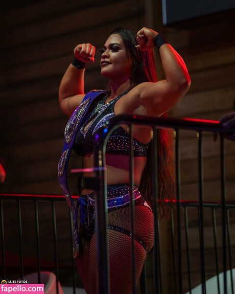 Nikki Blackheart étoile exclusive des photos