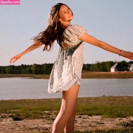 Cailey Fleming star erotic photos