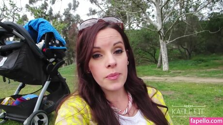 Colette Butler estrella caliente archivo