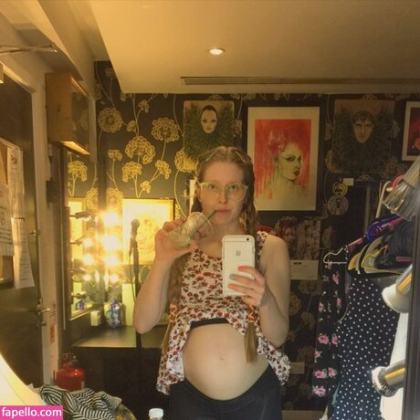 Jessie Cave sexe star du porno image