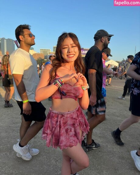 Celia Tran modèle pornographique galerie