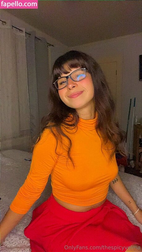 Velma Daphne Cosplay star du porno chaud des photos