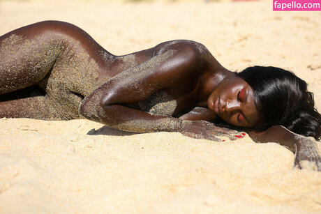 Naomi Nash modèle meilleur archive