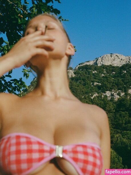 Laura Oganessian star du porno parfaite img