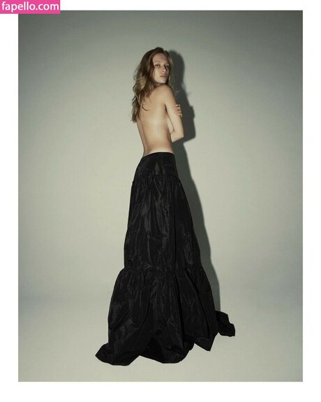 Laura Oganessian étoile sympa galerie