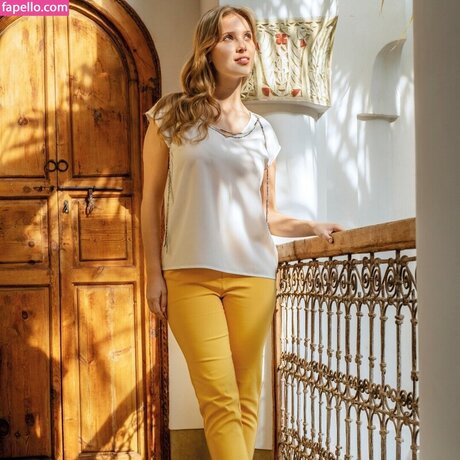 Laura Oganessian étoile de haute qualité des photos