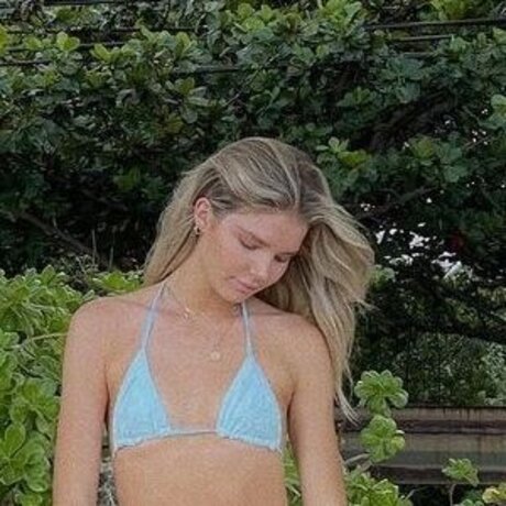 Ellie Thumann beau modèle photos