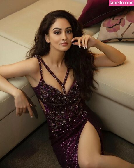 Sandeepa Dhar estrella adulta imágenes