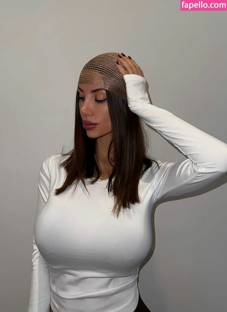 Oriana Tubiolo desnudos estrella porno imagen