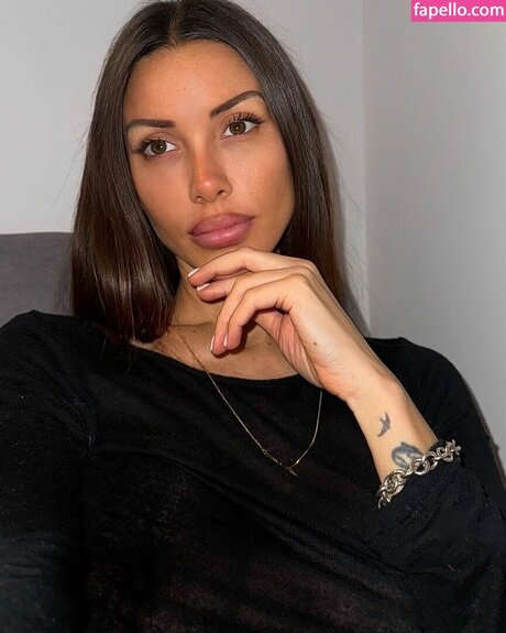 Oriana Tubiolo arte estrella porno foto