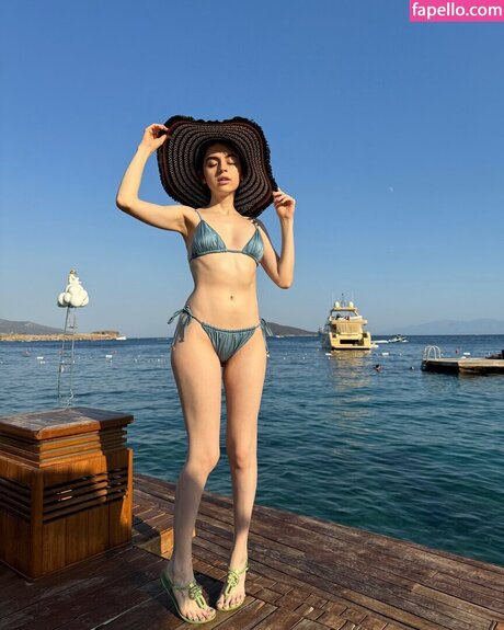 Neva Samanc G k e naked pornstar img