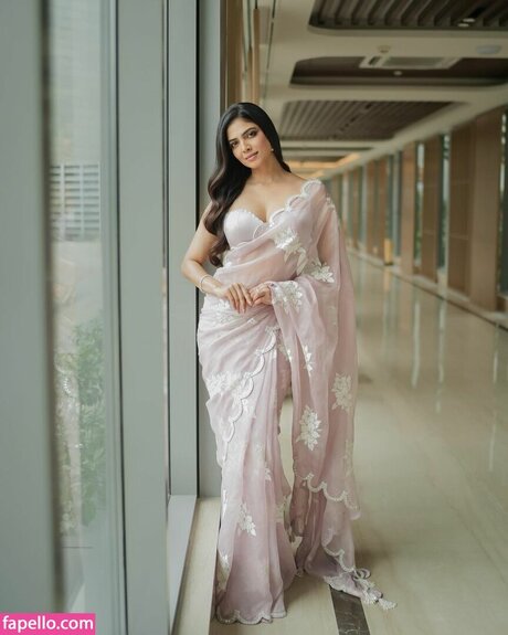 Malavika Mohanan star naked images