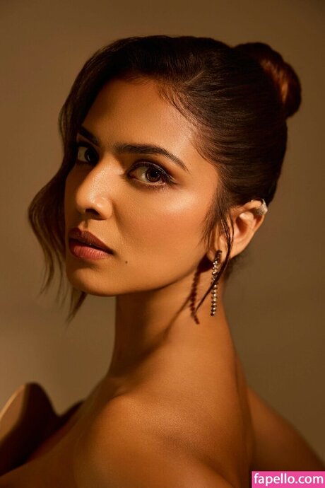 Malavika Mohanan star érotique img