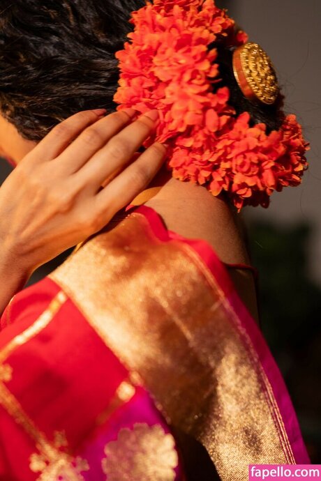 Malavika Mohanan adult model photo
