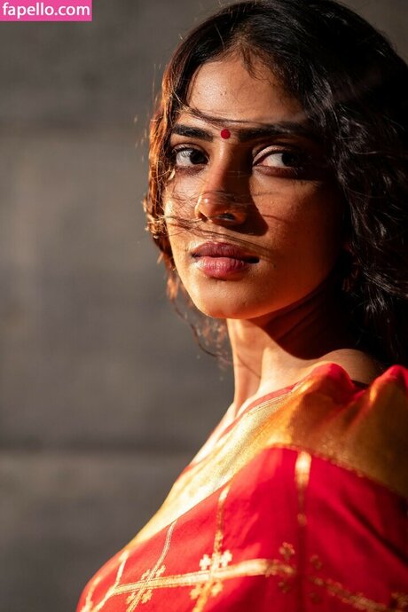 Malavika Mohanan pretty actress picture