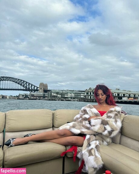 Lara Raj star sexy img