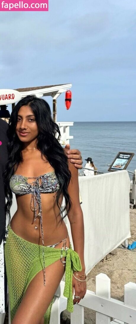 Lara Raj star pretty photo