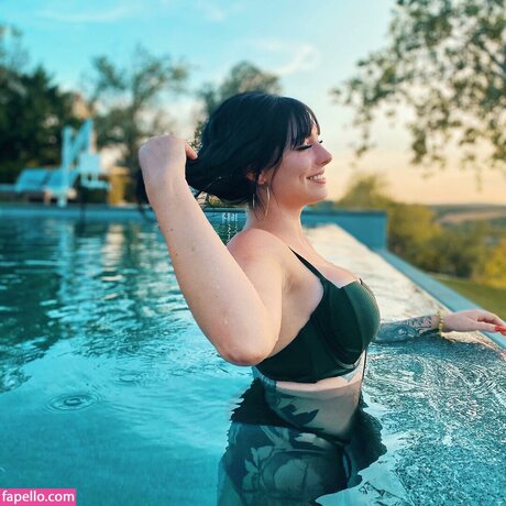 Juliakins pornstar naked img