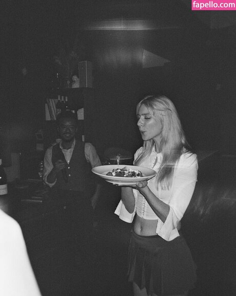 Maddie Phillips modelo hd galerías