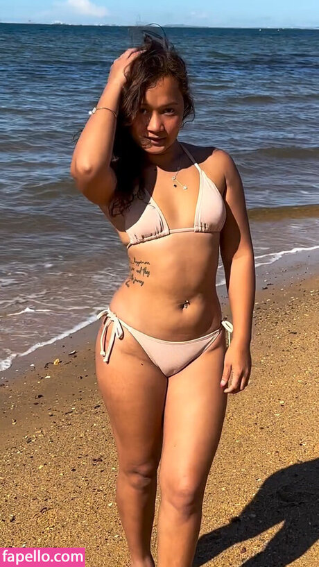 Ismaela Curl hot actress picture