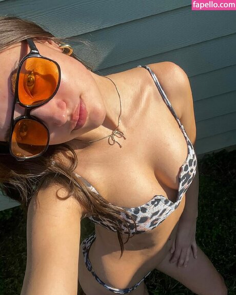 Katie Thompson modelo exclusivo imagen