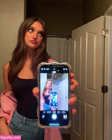 Katie Thompson star érotique image