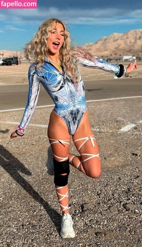 Caroline Ambrose modelo xxx foto