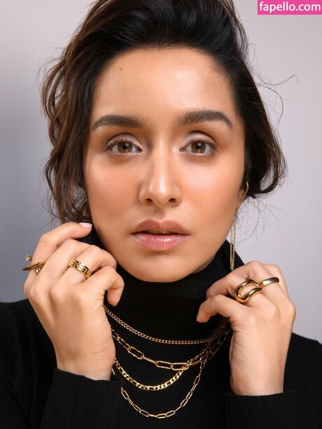 Shraddha Kapoor sexy star img