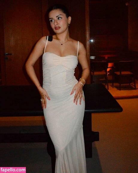 Avneet Kaur star du sexe images